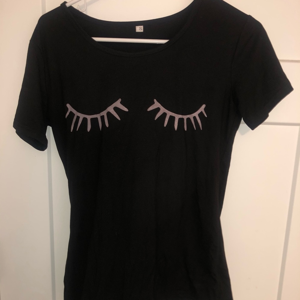 Graphic tee
